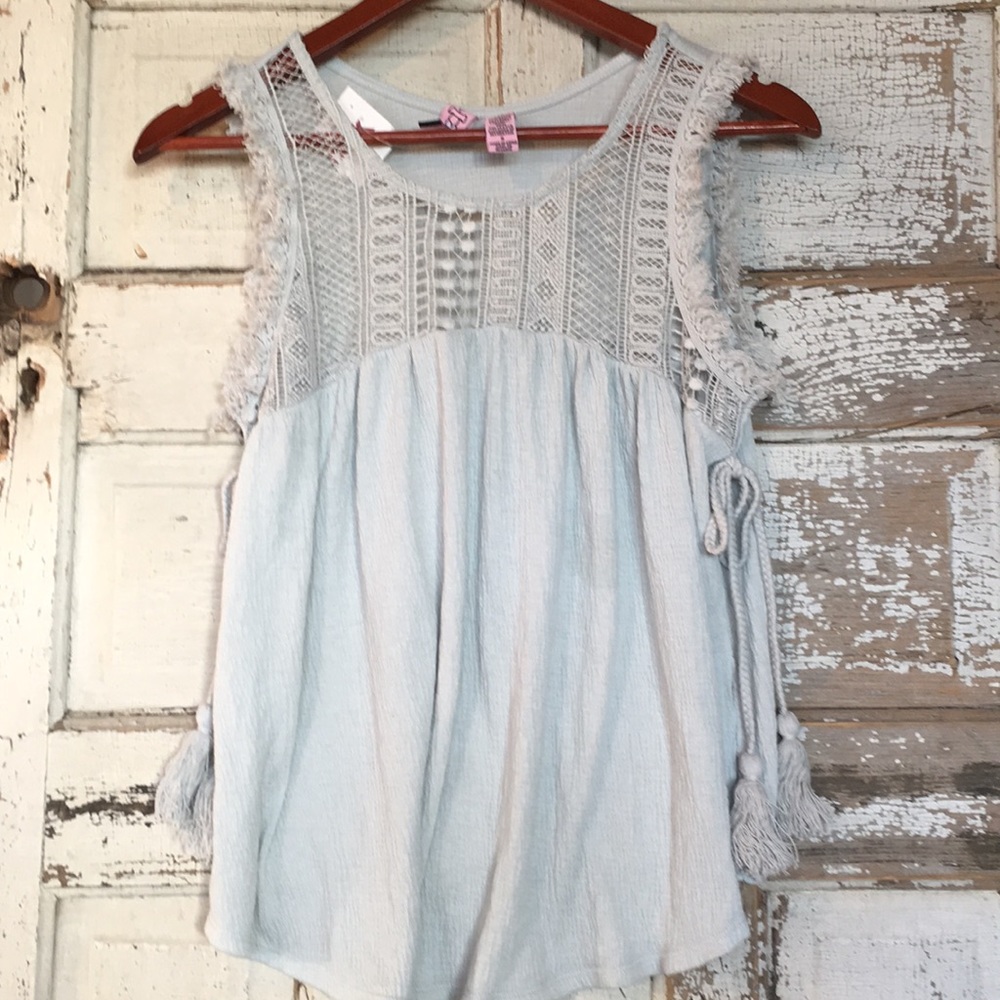 NWT boho top with fringe, tassel & lace